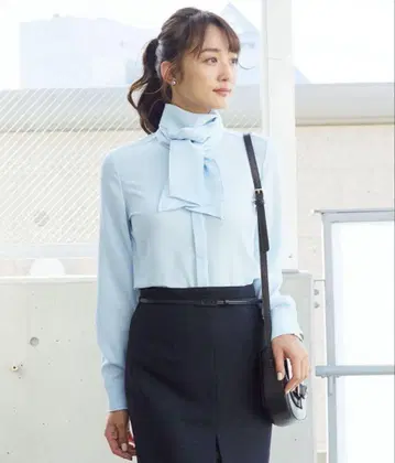 미사용 새상품 나라 까미체, 섀도우 스트라이프 보타이 긴팔 블라우스