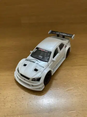 Muscle Machines 렉서스 IS300 알테츠 화이트