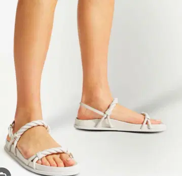 미사용 JIMMY CHOO 플랫 샌들 DIOSA FLAT 화이트 36