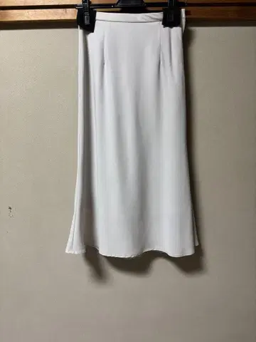 미라 오웬 플레어 스커트