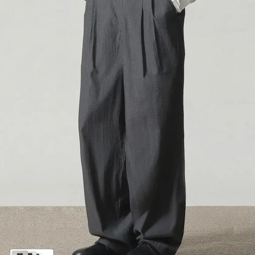 ★DIMITRI BLACK★ Wide fit seersucker two tuck pants black Dimitri Black Wide Fit Seersucker Two-Tuck Pants Charcoal on