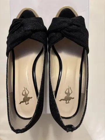 블랙 샌들