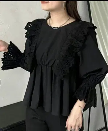 컷워크 레이스 프릴 페플럼 블라우스
