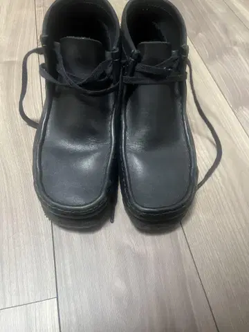 클락스 가죽 소재