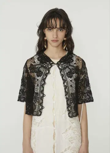 Eaphi HALF EMBROIDERY LACE BLOUSE 한정판