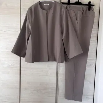 베이지 수트 상하의 세트