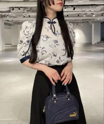 차이나 디테일 자수 블라우스