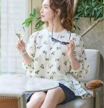 Chesty 체스티 꽃무늬 자수 자카드 플레어 블라우스