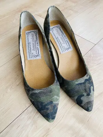 새상품급 bonne volonte 카모 패턴 스웨이드 펌프스 24cm