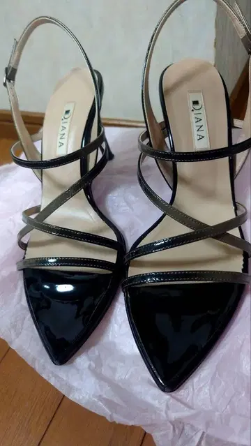 DIANA 블랙 스트랩 힐 샌들 24.5cm