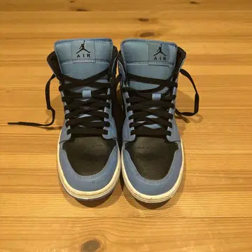 AIR JORDAN 1 MID UNIVERSITY BLUE
