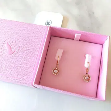 새상품 SWAROVSKI Sparkling Dance 귀걸이 스와로브스키