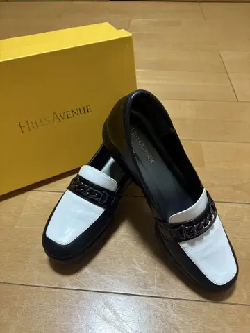HILLS AVENUE 화이트/블랙 로퍼