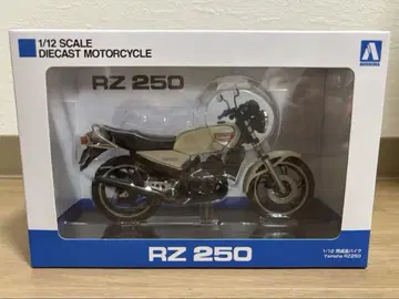 아오시마 야마하 RZ 250 뉴 펄 화이트 1/12 완성품 바이크 신상품