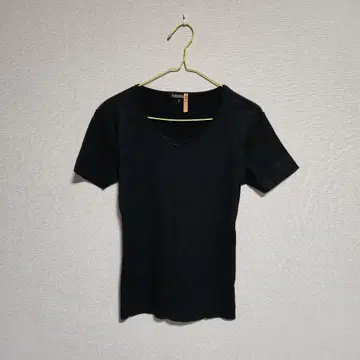 블랙 V넥 티셔츠 사이즈 2