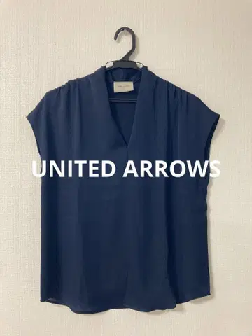 UNITED ARROWS V넥 프렌치 슬리브 블라우스