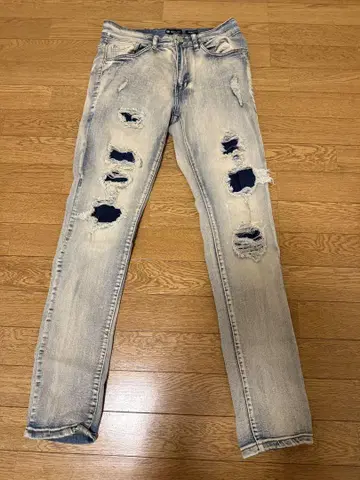 데미지 가공 라이트 블루 데님 청바지