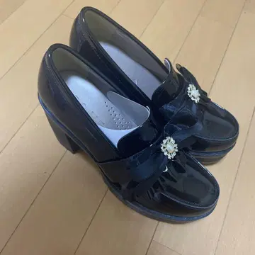 로지타 ROJITA 펄 비쥬 시어 리본 로퍼 블랙