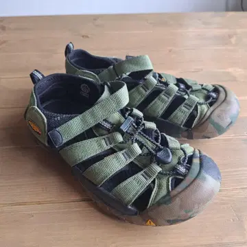 KEEN 뉴포트 샌들 사이즈 37 (23.5cm)
