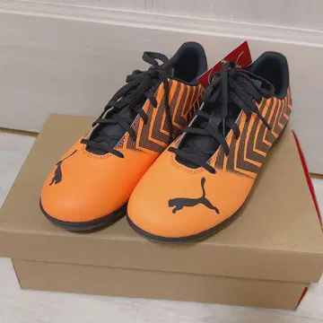 새상품 PUMA 축구화 24cm