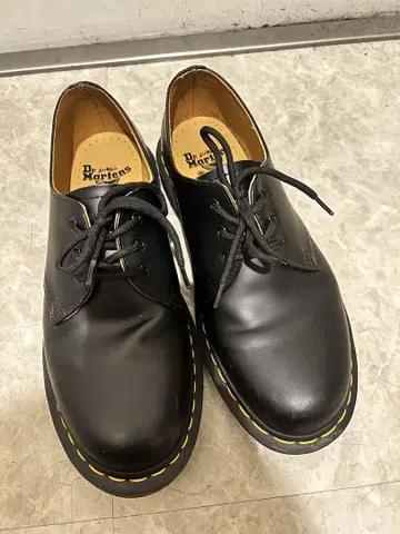 Dr. Martens 블랙 레이스업 슈즈 3홀