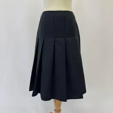 M'S GRACY 네이비 무릎 기장 플리츠 스커트
