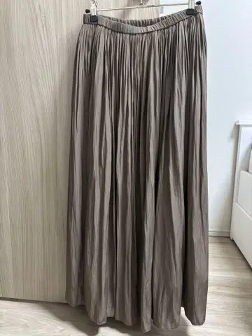 브라운 플리츠 스커트
