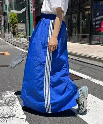 에신타 리메이크 저리 볼륨 스커트 블루