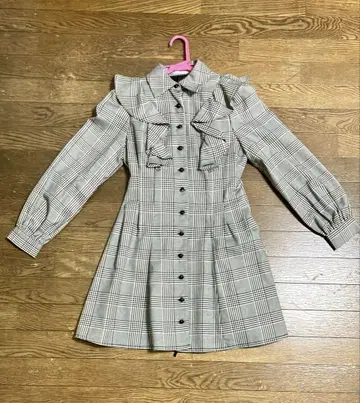 앙크루즈 체크 무늬 프릴 미니 원피스