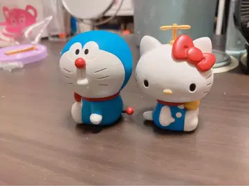 메디콤토이 도라에몽 헬로키티 콜라보 피규어