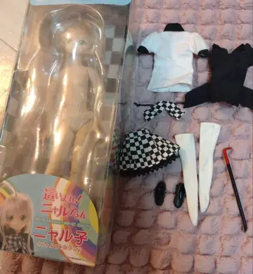 냐루코 인형과 의상 세트