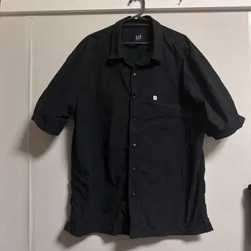 GAP 블랙 나일론 반팔 셔츠