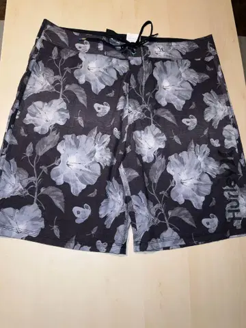 32 Hurley 플라워 프린트 숏 팬츠