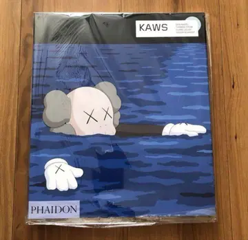 유니클로 KAWS 아트 북