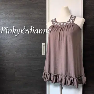 Pinky&dianne 비슈 장식 슬리브리스 플레어 탑