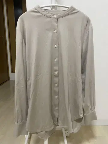 쿠리하라 하루미 베이지 블라우스 셔츠