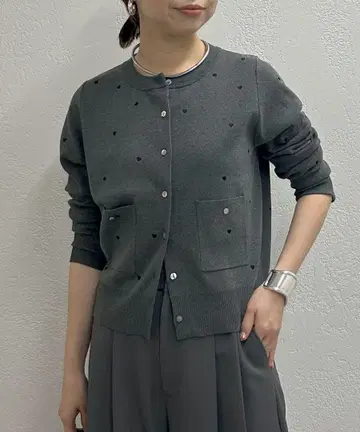 LOUNGEDRESS 라운지 드레스 컴팩트 하트 자수 가디건