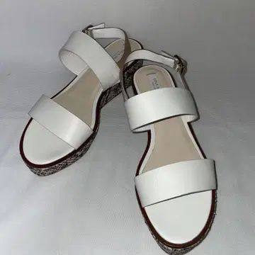 콜한 화이트 웨지솔 샌들 23.0cm