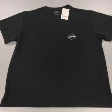 FCRB 2023SS EMBLEM POCKET TEE 블랙 M