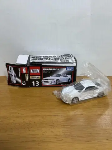 토미카 프리미엄 NISSAN SKYLINE GT-R 1/62