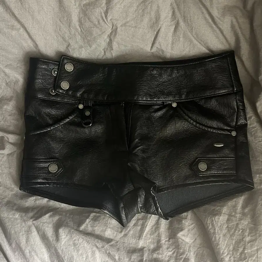 BOHEMIAN SEOUL | 보헤미안서울 Bohemian Seoul Damage Shorts