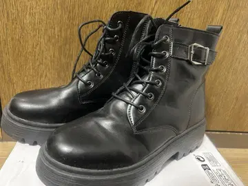 통굽 블랙 밀리터리 부츠 미사용에 가까운