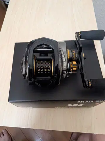 Abu Garcia Revo Black 10.1:1 베이트 릴