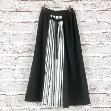 r222 Lutique 블랙과 스트라이프 플레어 롱 스커트