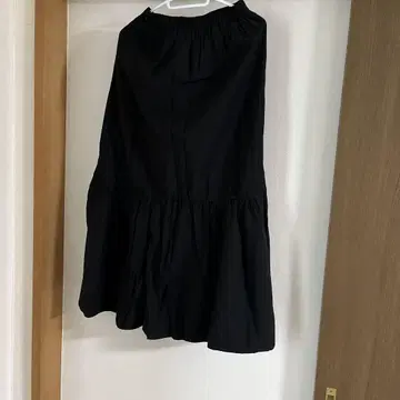 플라워 프릴 블랙 롱 스커트