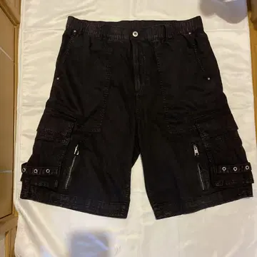 ZARA 블랙 카고 숏 팬츠 지퍼 포켓 부착