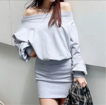 오프숄더 그레이 맨투맨 셋업