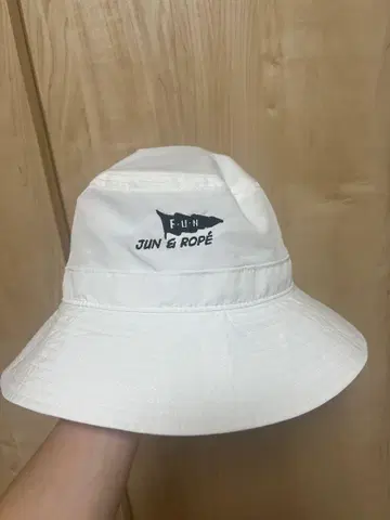 JUN & ROPE 화이트 버킷 햇