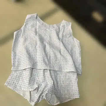 화이트 가스리, 고급 천, 옷감으로 셋업, 아파파