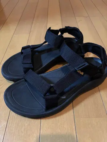 Teva 블랙 스포츠 샌들 허리케인 26cm